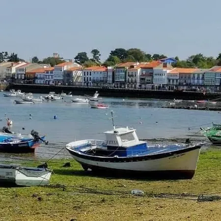 Habitacion, Bano Y Sala Privados En Mugardos